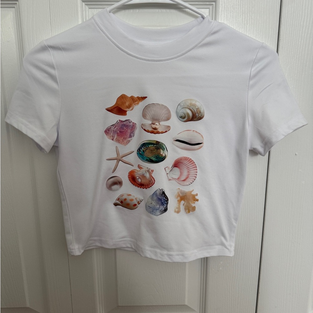 SHEIN White Seashell Graphic Kids Tee
